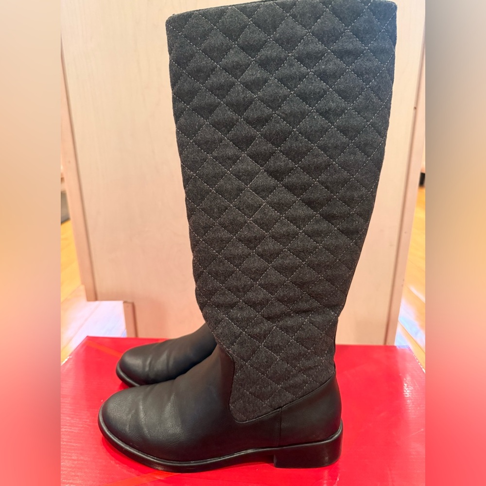 AEROSOLES Quilted under the Knee Boots in gray & black
